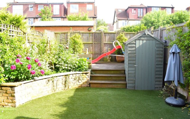 Modern Family Home In Earlsfield