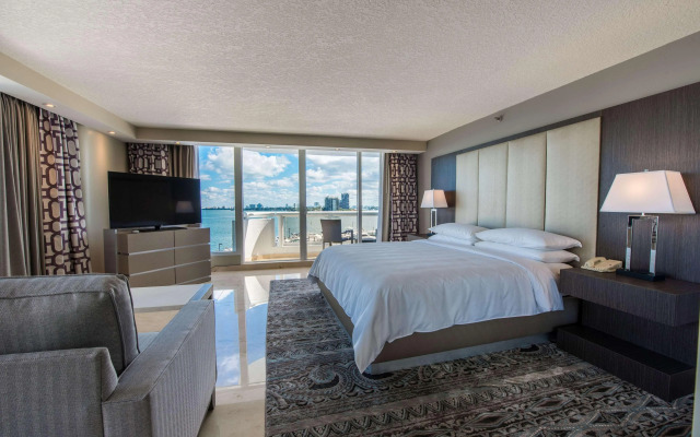 DoubleTree by Hilton Grand Hotel Biscayne Bay
