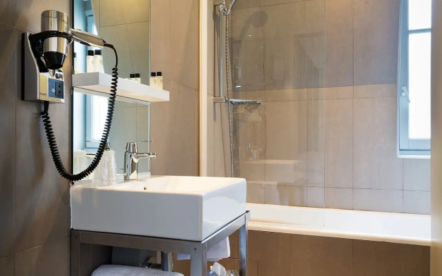 Hotel Arc de Triomphe Etoile