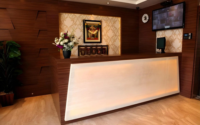 OYO Premium Avinashi Road Hope College