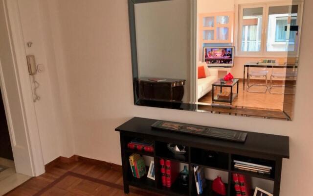 Spacious & Sunny Kolonaki Apt 5 mins metro/ACx3/1.5 BT