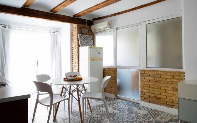 Cozy Wifi AC Loft In the Heart of Ruzafa