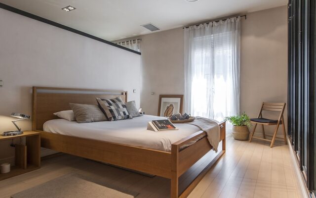 Exclusive - Luxury Sol I