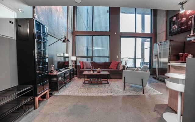 Charming 1BR W Sofa Bed and Private Balcony