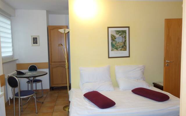 Tolstov-Hotels Big 2 Room Roßstrasse Apartment