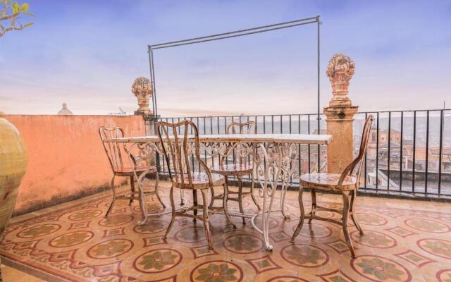 Velasquez Suite House