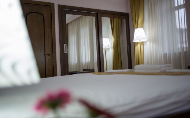 O. Galogre Hotel