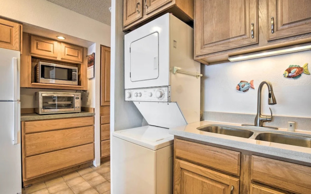 Oceanfront Kailua-kona Condo w/ Community Pool!, Kailua-Kona