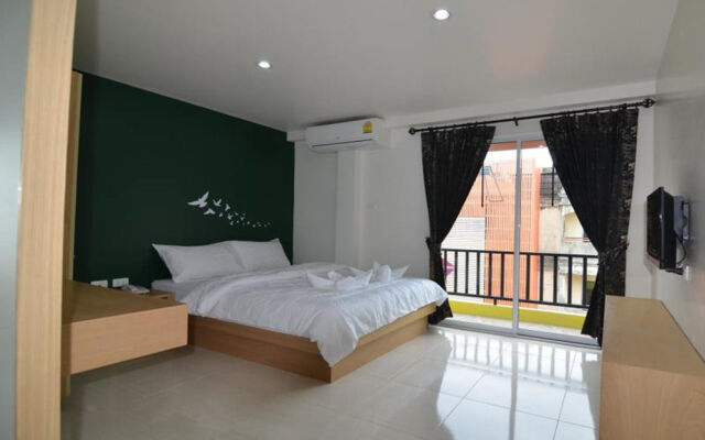 Issara Na Nakhon Living Hotel