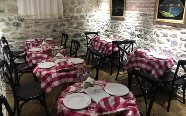 Old Bazaar Rooms