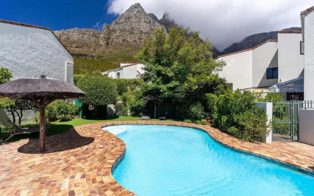 Camps Bay Nest - Townhouse With Ocean Views