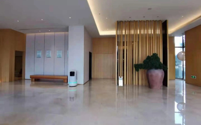 Ji Hotel (Zhenjiang Railway Station South Square)