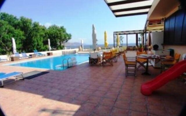 Anavaloussa Apartments