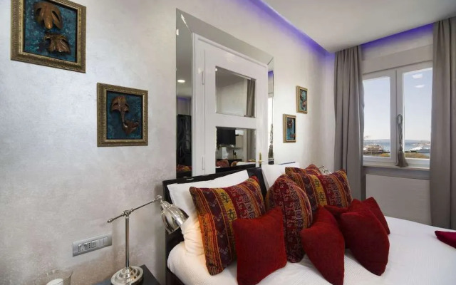 Central Station Art Apartment