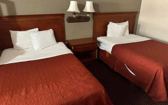 Rodeway Inn & Suites South of Fiesta Park