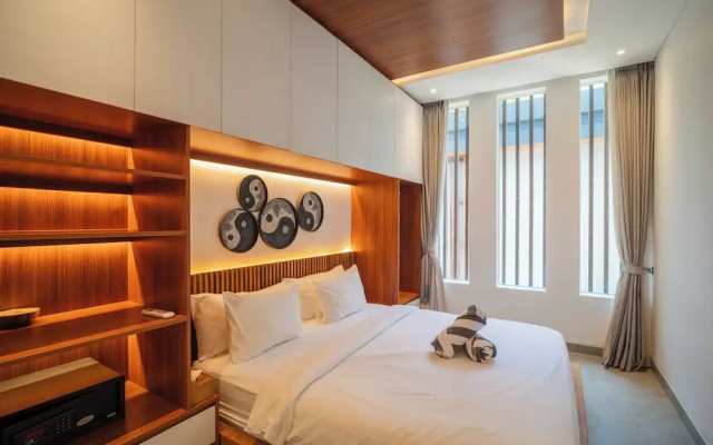 Elegant 5BR Canggu Villa 400m to Cafe Del Mar
