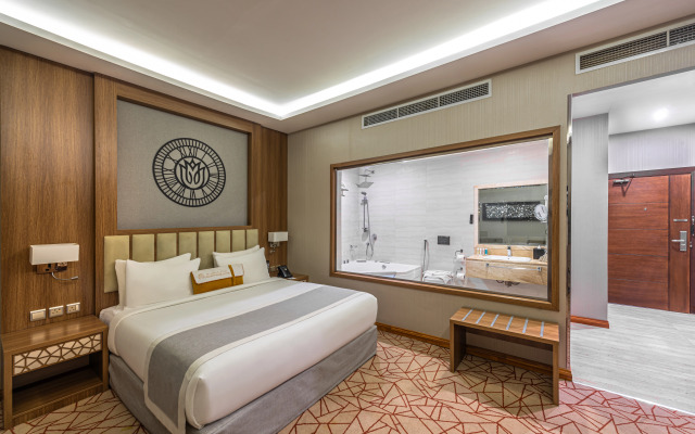 Crown Rose Hotel