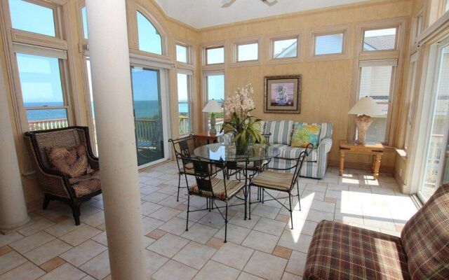 Atlantis - 7 Br Home