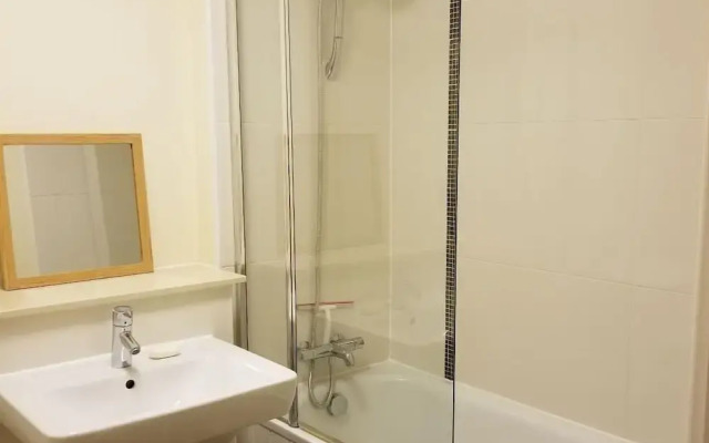 47 Chelsea House - Q-zotica City Centre Apartments: Parking, City view & Smart gadgets