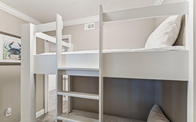 Inlet Reef 403 2 Bedroom Condo by RedAwning