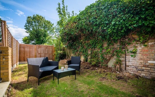 Beautiful Flat For 3 With A Garden In Acton