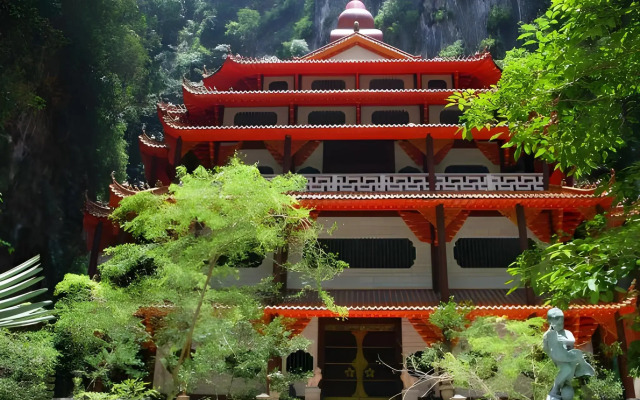 Dragon & Phoenix Hotel