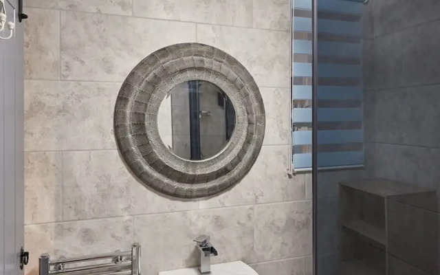 Host Stay In The Key Of Sea