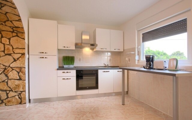 Awesome Home in Jadreski With 4 Bedrooms and Wifi