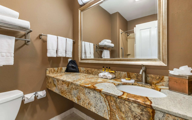 Best Western Plus Lytle Inn & Suites