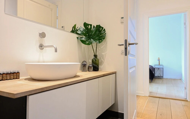 Sanders Arrow - Chic 3-bdr Apt w City View