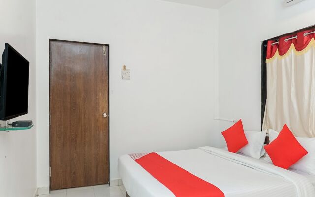 OYO 19677 Hotel Gurukrupa