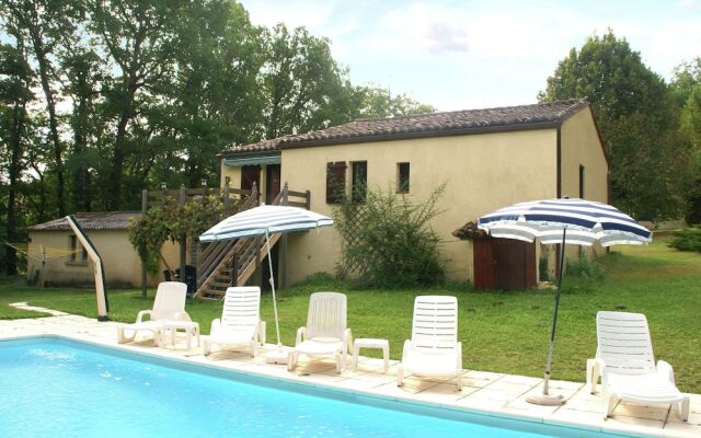 Spacious Holiday Home in Anglars-nozac With Swimming Pool