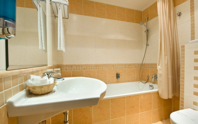 EA Hotel Rokoko