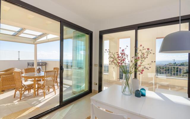 370766 - Luxurious Penthouse With Spa Area