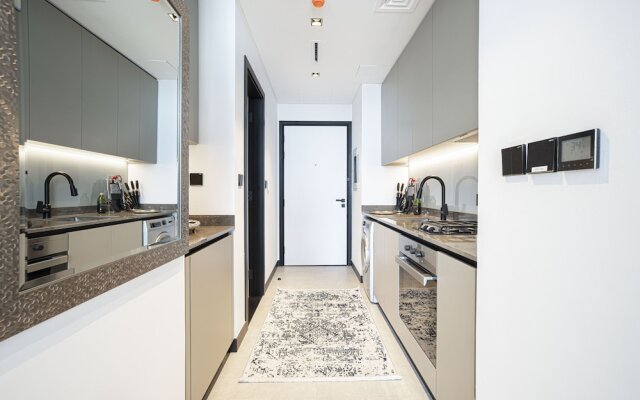 Waves - The Suite Dubai Luxury Studio Waterfront Living