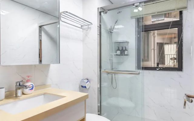 Locals Boutique Apartment Huafa Plaza 26