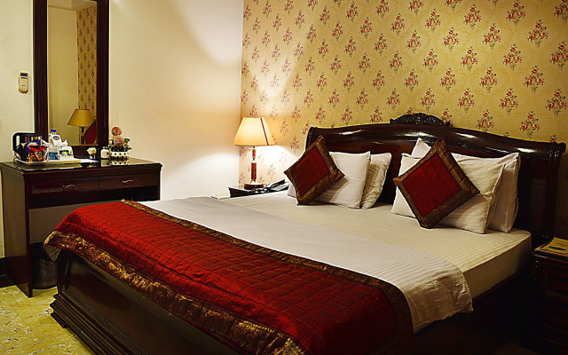 Hotel Emperor Palms at Karol Bagh