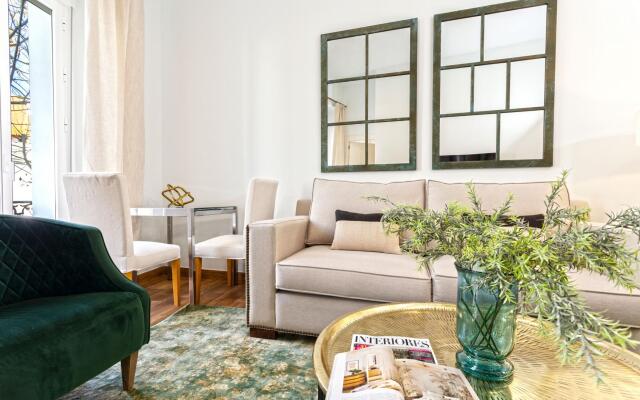 Modern 1 BD apartment in the city center. Recaredo V