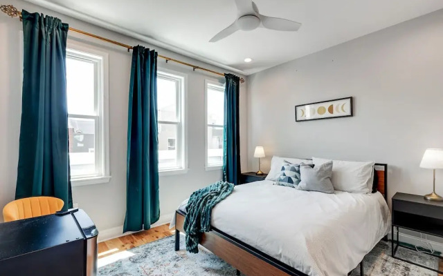 Trendy Fairmount Gem Roof Deck
