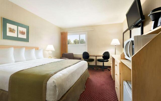 Travelodge by Wyndham Lethbridge