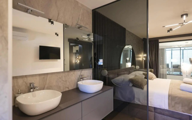 LL luxury penthouse on sea