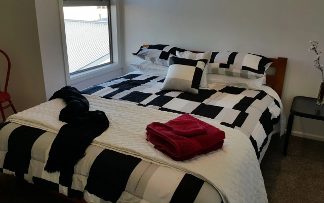 Apartment on Vialou St – Guest Rooms – Hamilton