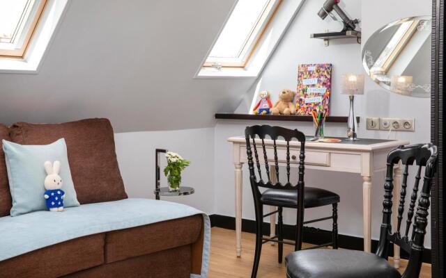 Hotel Plaza Elysées