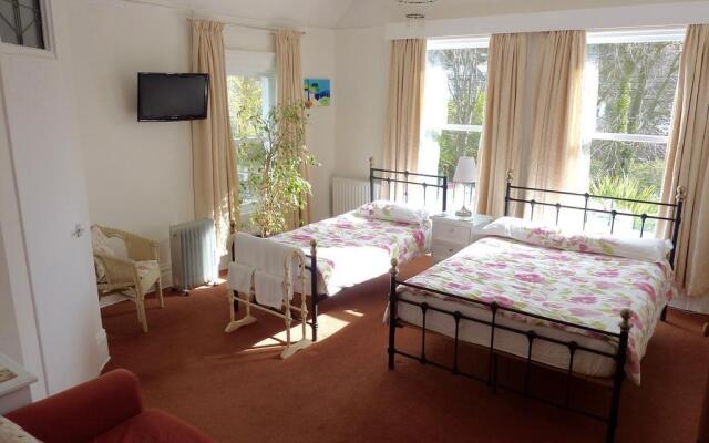 Derrin Guest House