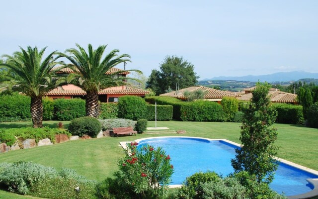 Quaint Villa in Navata With Fenced Garden