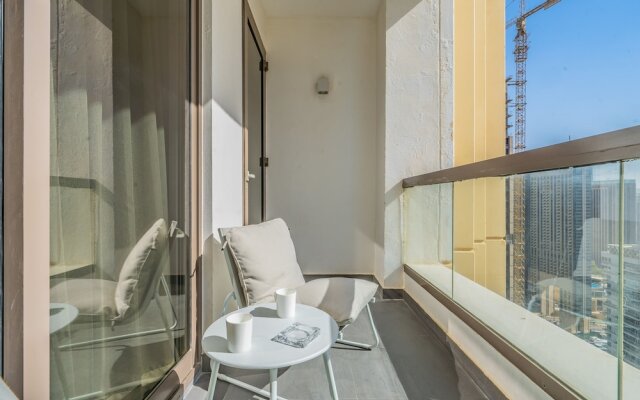 Luxury Waterfront Apartment with Beach Access