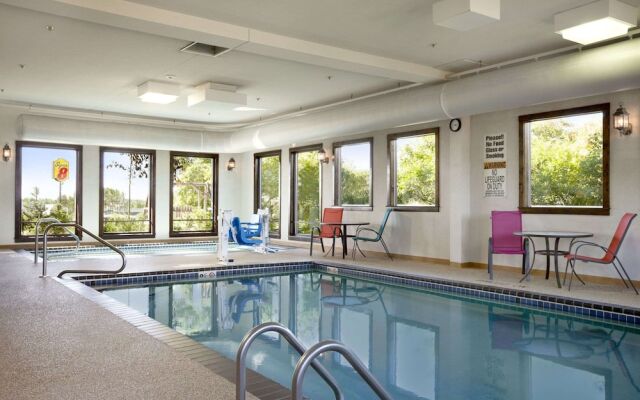 Super 8 Eveleth