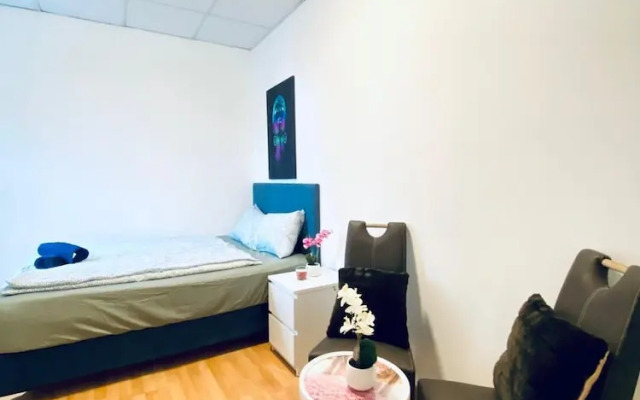 Stylish Shared 3-Bedroom Stay Near City