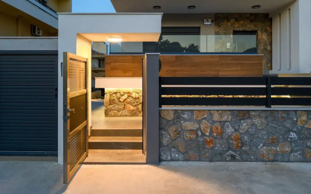 Lavender Luxury Apartment in Rhodes