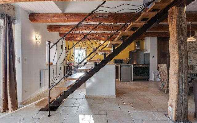 Charming Holiday Home in Saint-beauzire Near Forest